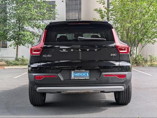 2025 Volvo XC40 B5 Core Bright Theme