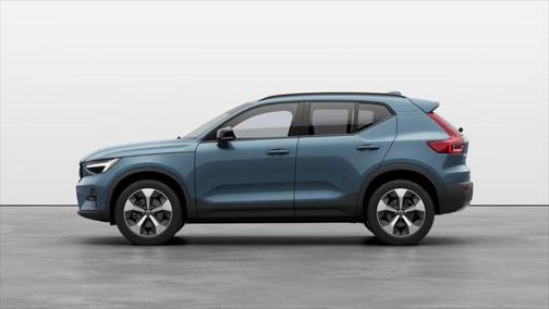 2024 Volvo XC40 B5 AWD Hybrid CORE w/High Performance Audio, Leather Interior, Panoramic Roof & Heated Seats