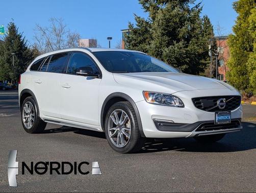 2018 Volvo V60 Cross Country T5
