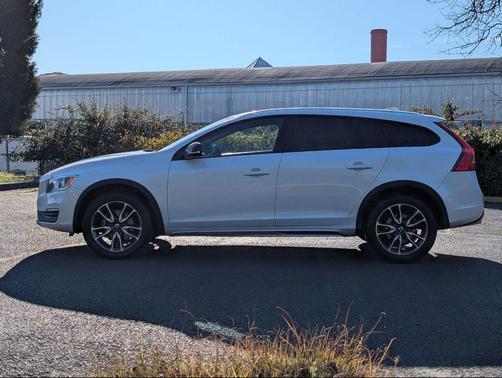 2018 Volvo V60 Cross Country T5