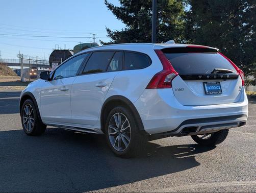 2018 Volvo V60 Cross Country T5