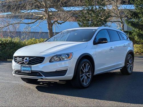 2018 Volvo V60 Cross Country T5