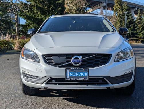 2018 Volvo V60 Cross Country T5