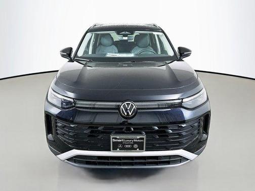 Deep Black Pearl Effect 2025 Volkswagen Tiguan 2.0T SE