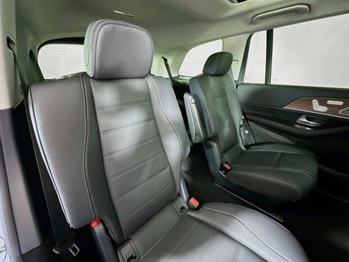 Cirrus Silver Metallic 2026 Mercedes-Benz GLS 450 4MATIC