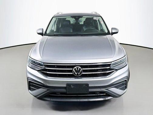Pyrite Silver Metallic 2024 Volkswagen Tiguan 2.0T SE