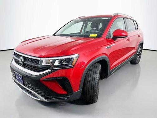 Kings Red 2023 Volkswagen Taos 1.5T SE