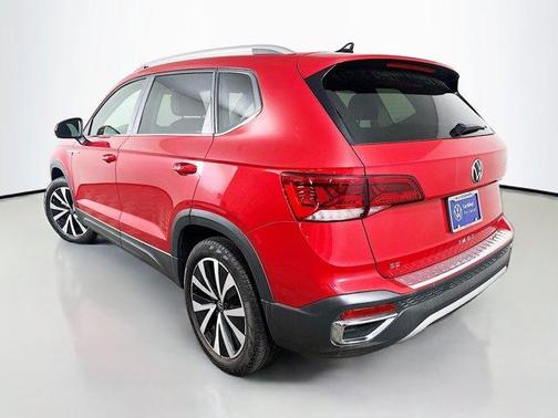 Kings Red 2023 Volkswagen Taos 1.5T SE