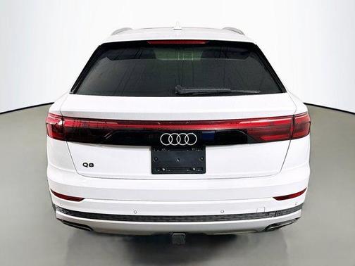 2025 Audi Q8 Premium Plus