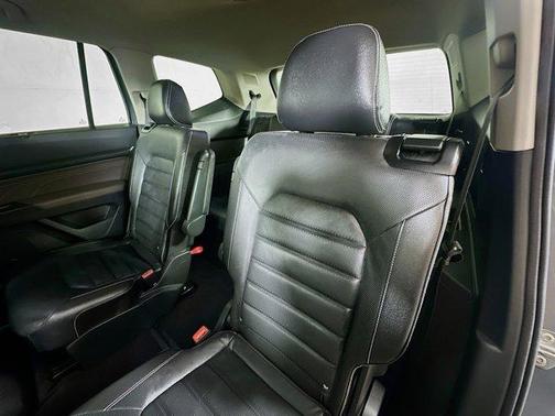 Platinum Gray Metallic 2021 Volkswagen Atlas 3.6 V6 SEL Premium R-Line