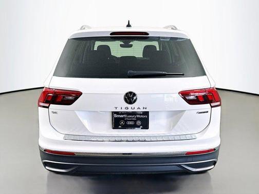 Opal White Pearl Effect 2023 Volkswagen Tiguan 2.0T SE
