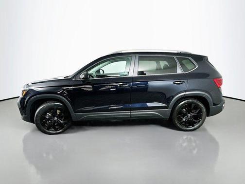Deep Black Pearl Effect 2023 Volkswagen Taos 1.5T SE