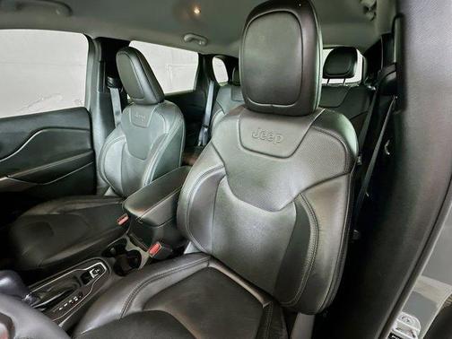 Sting Gray Clearcoat 2021 Jeep Cherokee Latitude Lux