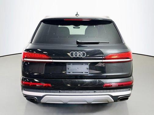 Mythos Black Metallic 2025 Audi Q7 55 Premium Plus