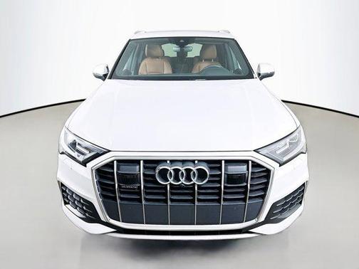 2022 Audi Q7 45 Premium Plus