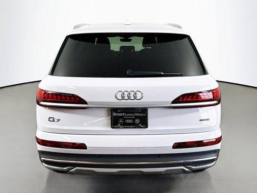 2022 Audi Q7 45 Premium Plus
