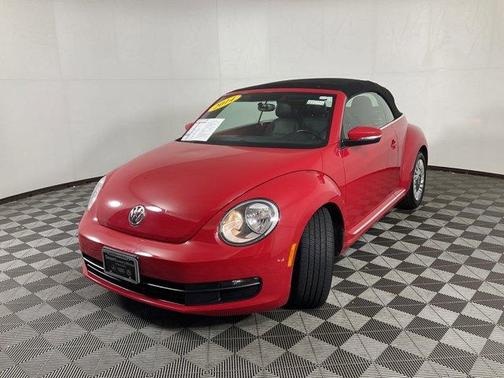 Photo 3 of 26 of 2014 Volkswagen Beetle 1.8T