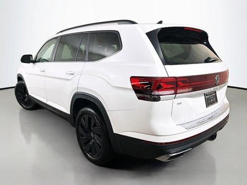 Opal White Pearl 2026 Volkswagen Atlas 2.0T SE W/TECHNOLOGY