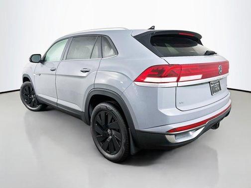 Pure Gray 2026 Volkswagen Atlas Cross Sport 2.0T SE W/TECHNOLOGY
