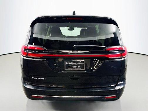 2023 Chrysler Pacifica Touring-L