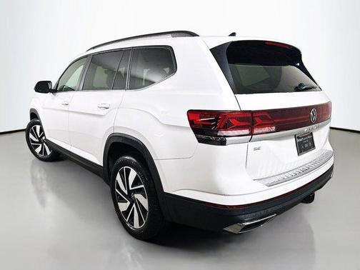 Opal White Pearl 2026 Volkswagen Atlas 2.0T SE W/TECHNOLOGY