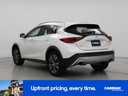 2017 INFINITI QX30 Premium