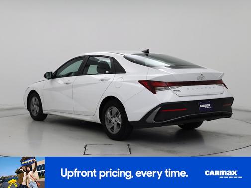 2024 Hyundai ELANTRA SE