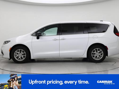 White 2025 Chrysler Pacifica Select
