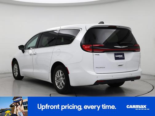 White 2025 Chrysler Pacifica Select