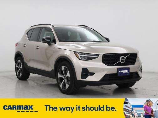 2023 Volvo XC40 B4 Ultimate Dark Theme