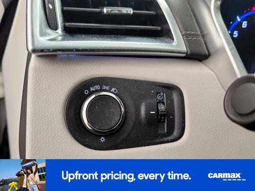 White 2015 Cadillac SRX Luxury
