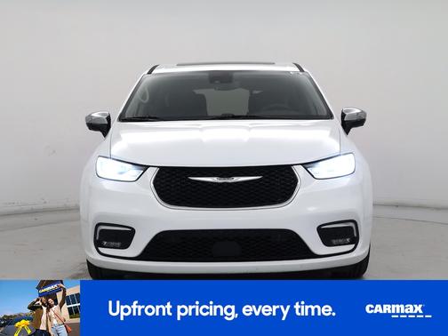 White 2023 Chrysler Pacifica Hybrid Limited