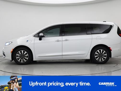 White 2023 Chrysler Pacifica Hybrid Limited