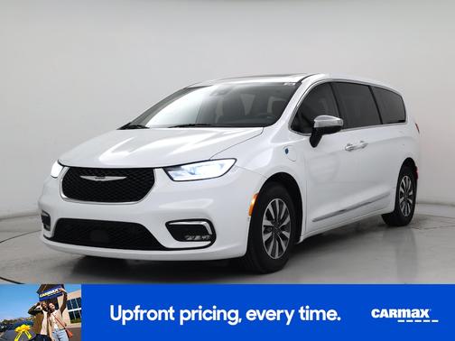 White 2023 Chrysler Pacifica Hybrid Limited