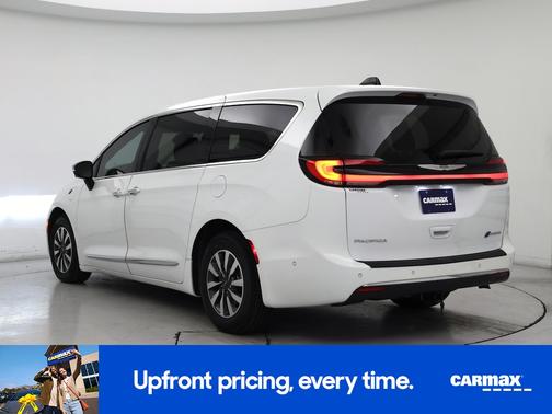 White 2023 Chrysler Pacifica Hybrid Limited