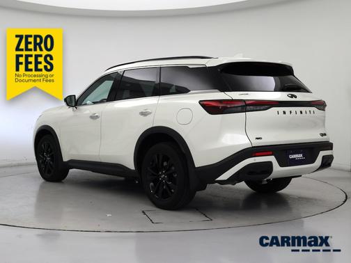 White 2025 INFINITI QX60 Luxe
