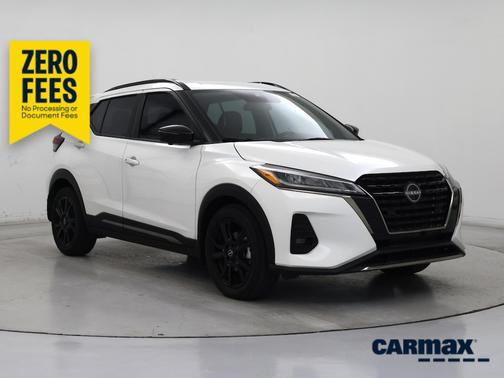 White 2023 Nissan Kicks SR