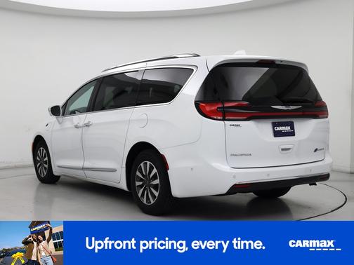 White 2021 Chrysler Pacifica Hybrid Limited