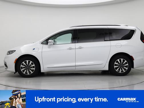 White 2021 Chrysler Pacifica Hybrid Limited