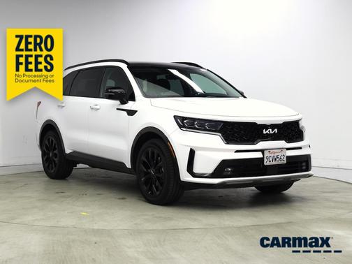 White 2022 Kia Sorento SX