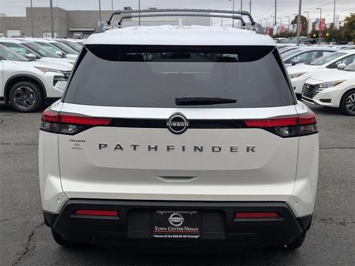 2025 Nissan Pathfinder SV
