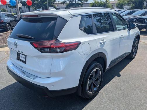 Everest White P 2025 Nissan Rogue SV
