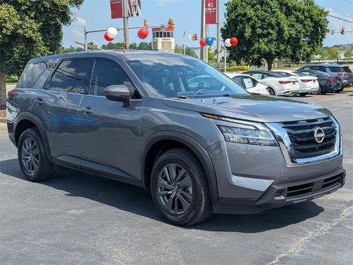 2022 Nissan Pathfinder S