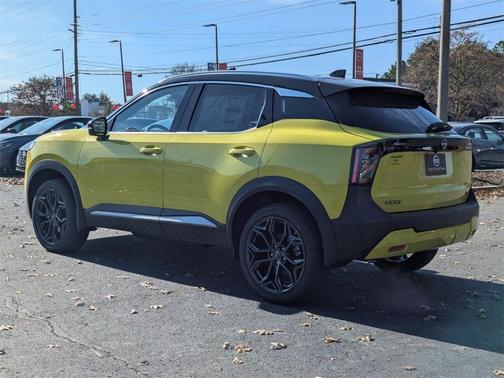 2025 Nissan Kicks SR