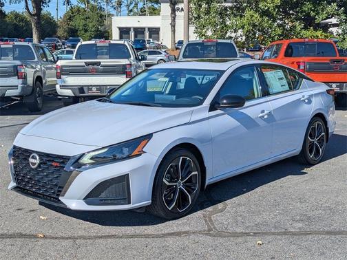 2025 Nissan Altima SR