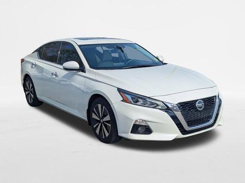 White 2021 Nissan Altima 2.5 SL