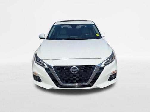 White 2021 Nissan Altima 2.5 SL
