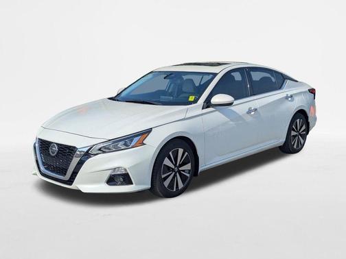 White 2021 Nissan Altima 2.5 SL