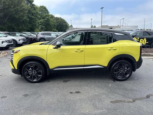 2025 Nissan Kicks SR