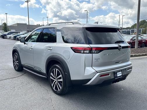 2025 Nissan Pathfinder Platinum